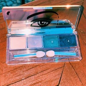 Brand new clinique eyeshadow set kit